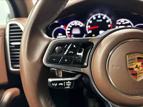 Used 2023 Porsche Cayenne AWD/4WD image 21
