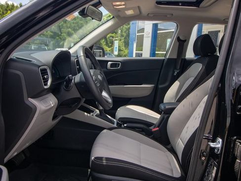 Used 2026 Hyundai Venue SEL FWD image 6
