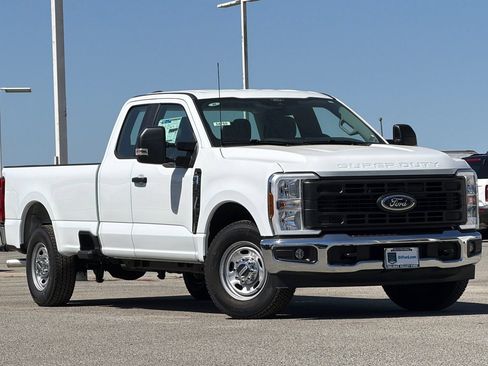 New 2026 Ford F250 XL w/ XL Chrome Package RWD image 2