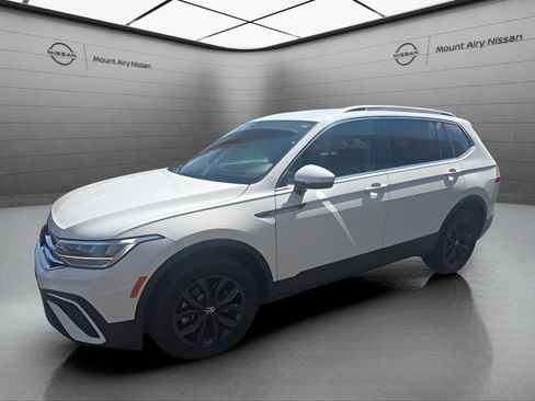 Used 2024 Volkswagen Tiguan SE image 9