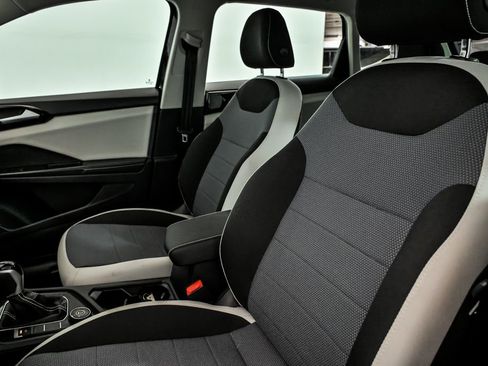 Certified 2025 Volkswagen Taos S image 12