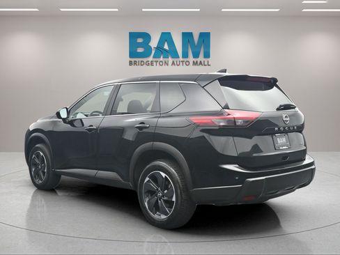 Used 2025 Nissan Rogue SV AWD/4WD image 4