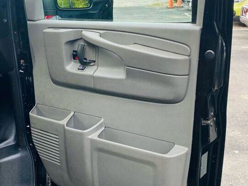 Used 2010 Chevrolet Express 1500 image 18