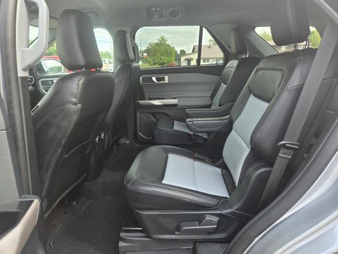 Used 2023 Ford Explorer XLT w/ Equipment Group 202A AWD/4WD image 9