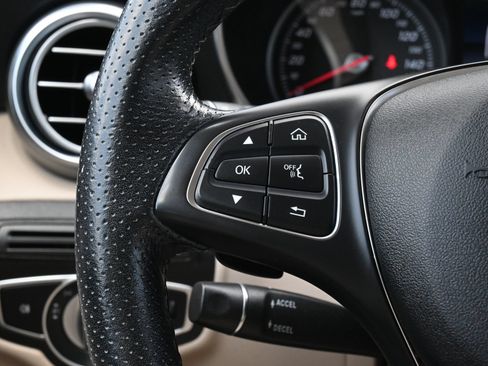 Used 2019 Mercedes-Benz GLC 300 4MATIC image 8