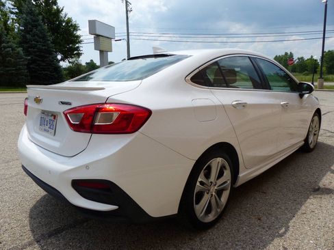 Used 2018 Chevrolet Cruze Premier FWD image 12