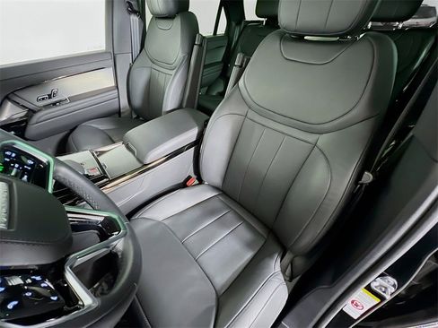 Used 2025 Land Rover Range Rover Sport SE image 22