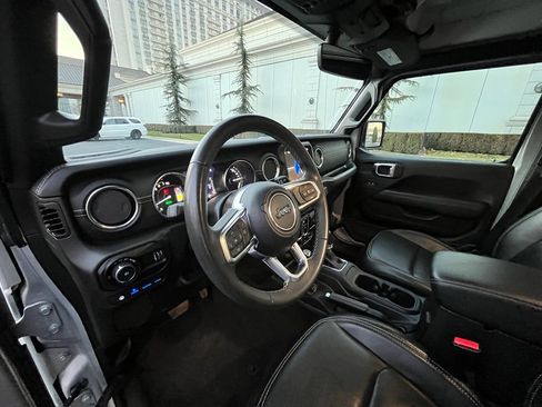 Used 2023 Jeep Wrangler Sahara image 16