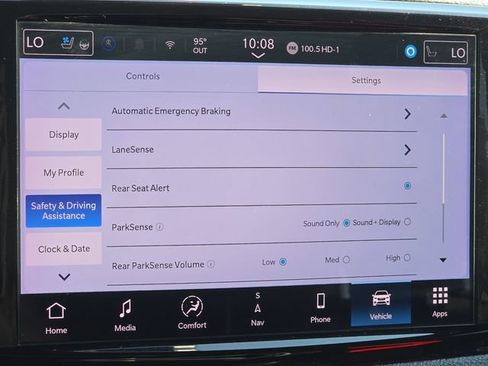Used 2025 Chrysler Pacifica Limited FWD image 18