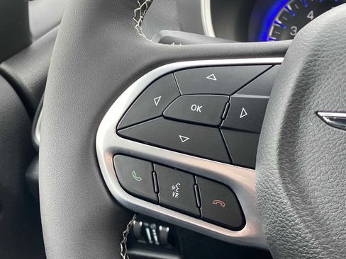 New 2026 Chrysler Pacifica Select image 30