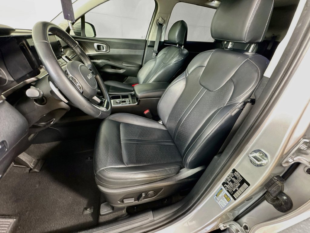 Used 2022 Kia Sorento EX w/ Panoramic Sunroof Package FWD image 25
