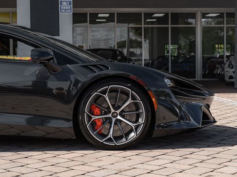 Used 2025 McLaren Artura image 37