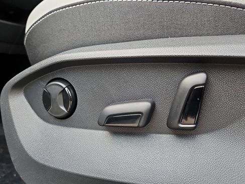 New 2026 Volkswagen Taos SE AWD/4WD image 20