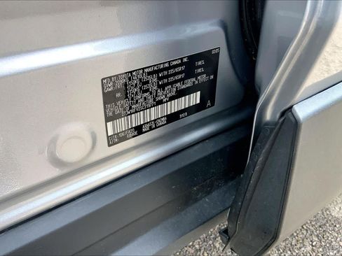 Used 2025 Toyota RAV4 XLE FWD image 33