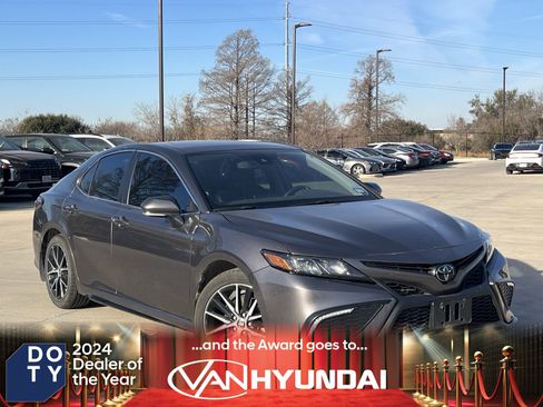 Used 2023 Toyota Camry SE image 1