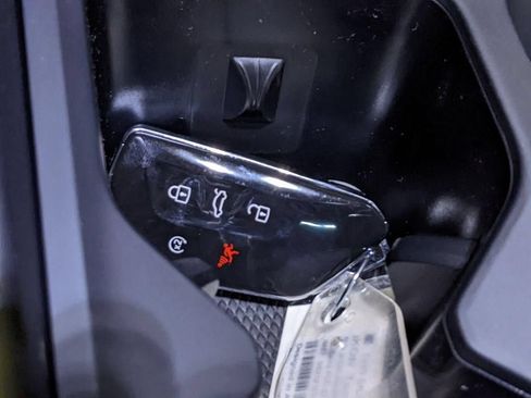 New 2026 Volkswagen Tiguan SE FWD image 19