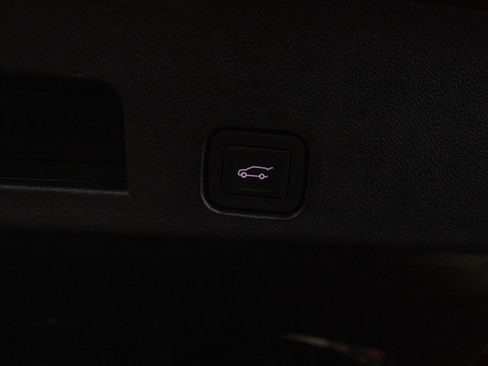 Used 2025 Chevrolet Traverse LT image 25