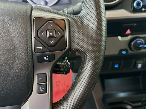 Used 2022 Toyota Tacoma SR5 RWD image 17