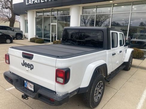 Used 2025 Jeep Gladiator Sport image 2