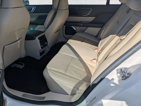 Used 2017 Lincoln Continental Reserve image 15
