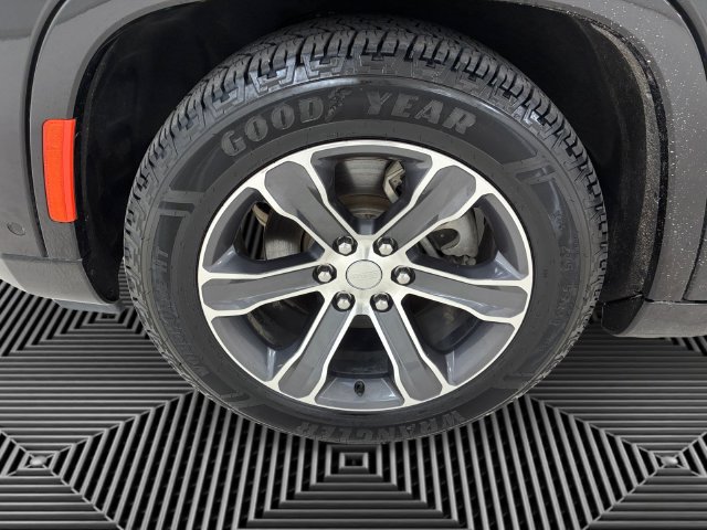 Used 2024 Jeep Grand Wagoneer L 4WD image 9