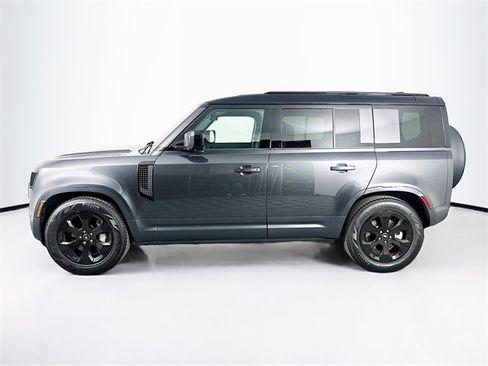 Used 2025 Land Rover Defender 110 S image 8