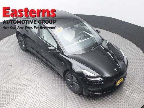 Used 2023 Tesla Model 3 Standard Range image 3