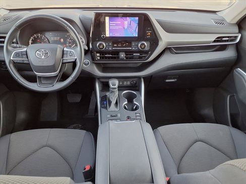 Used 2024 Toyota Highlander LE image 13