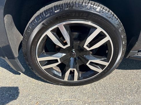 Used 2019 Chevrolet Suburban Premier AWD/4WD image 7