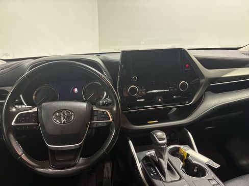 Used 2023 Toyota Highlander L image 16