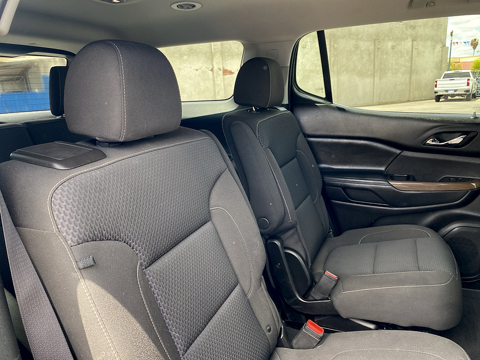 Used 2023 GMC Acadia SLE FWD image 20