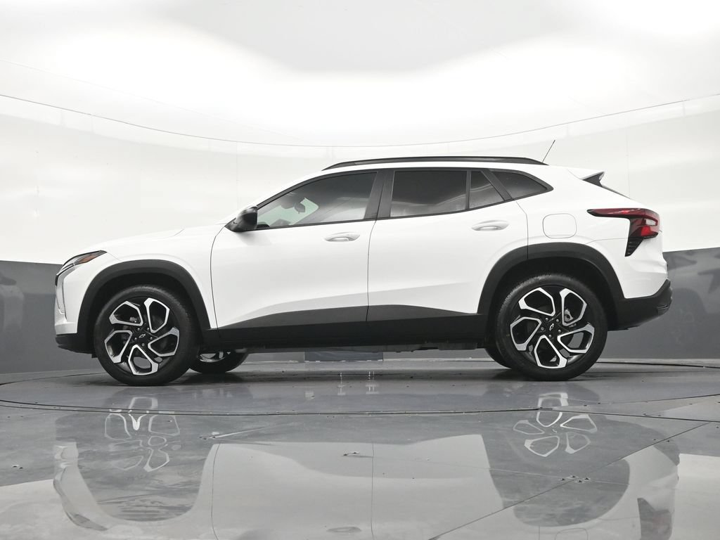 Used 2025 Chevrolet Trax RS FWD image 24