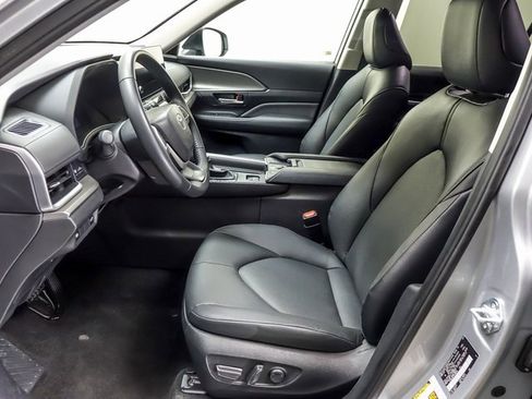 Certified 2025 Toyota Grand Highlander AWD image 8