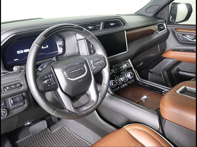 Used 2023 GMC Yukon Denali Ultimate AWD/4WD image 6