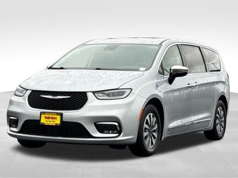 Used 2023 Chrysler Pacifica Limited image 7