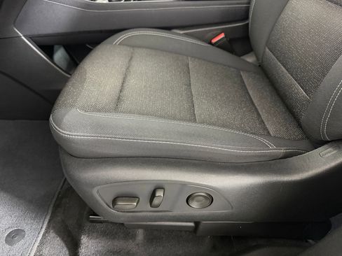 Used 2025 Chevrolet Traverse LT w/ Enhanced Driving Package AWD/4WD image 11