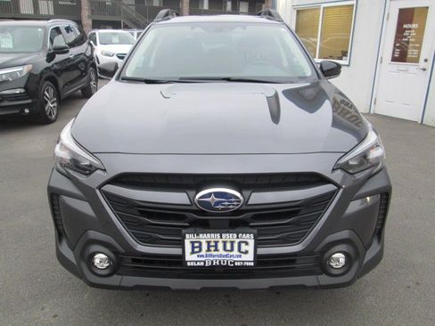 Used 2025 Subaru Outback Premium image 2