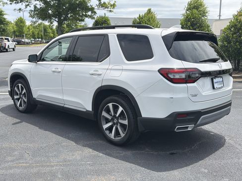 Certified 2025 Honda Pilot Touring image 7