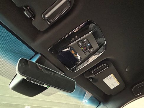 Used 2024 Toyota Venza LE image 54