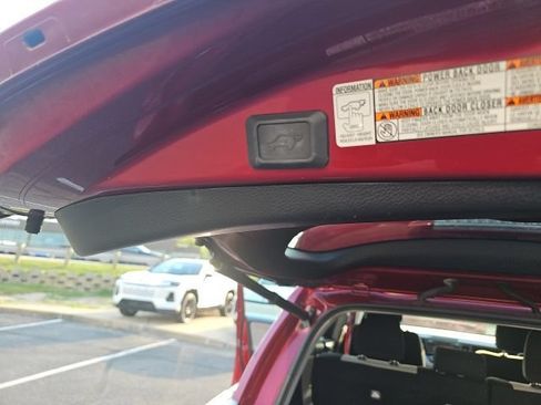 Used 2018 Toyota RAV4 XLE AWD/4WD image 9