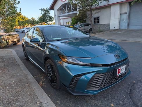 Used 2025 Toyota Camry SE FWD image 6