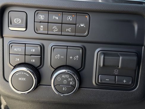 New 2026 Chevrolet Suburban Premier image 19