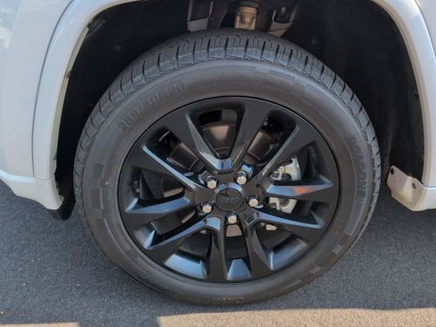 Used 2022 Jeep Grand Cherokee Laredo X RWD image 11