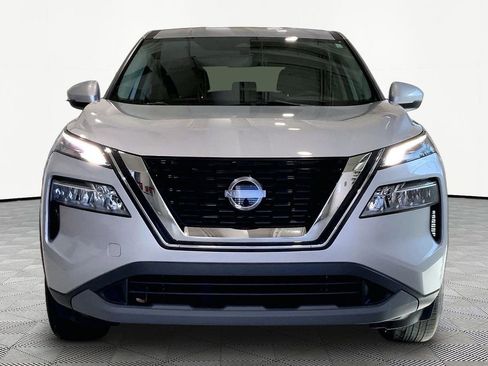 Used 2022 Nissan Rogue SV image 2