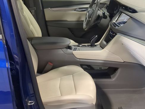 Used 2023 Cadillac XT5 Premium Luxury w/ LPO, Floor Liner Package AWD/4WD image 28