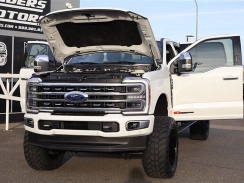 Used 2024 Ford F350 Platinum w/ FX4 Off-Road Package image 32