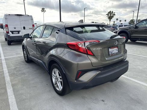 Used 2021 Toyota C-HR LE FWD image 12