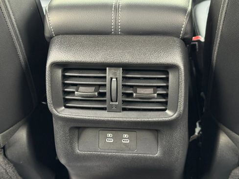 Used 2025 Nissan Murano SV image 28