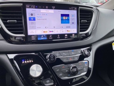 New 2026 Chrysler Voyager LX image 10