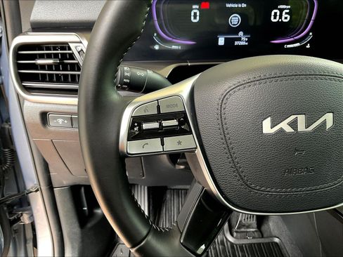 Used 2024 Kia Telluride LX FWD image 11